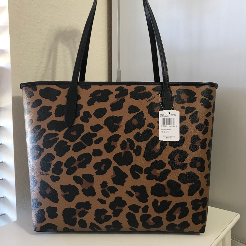 New! COACH TOTE & WRISTLET - Picture 11 of 12